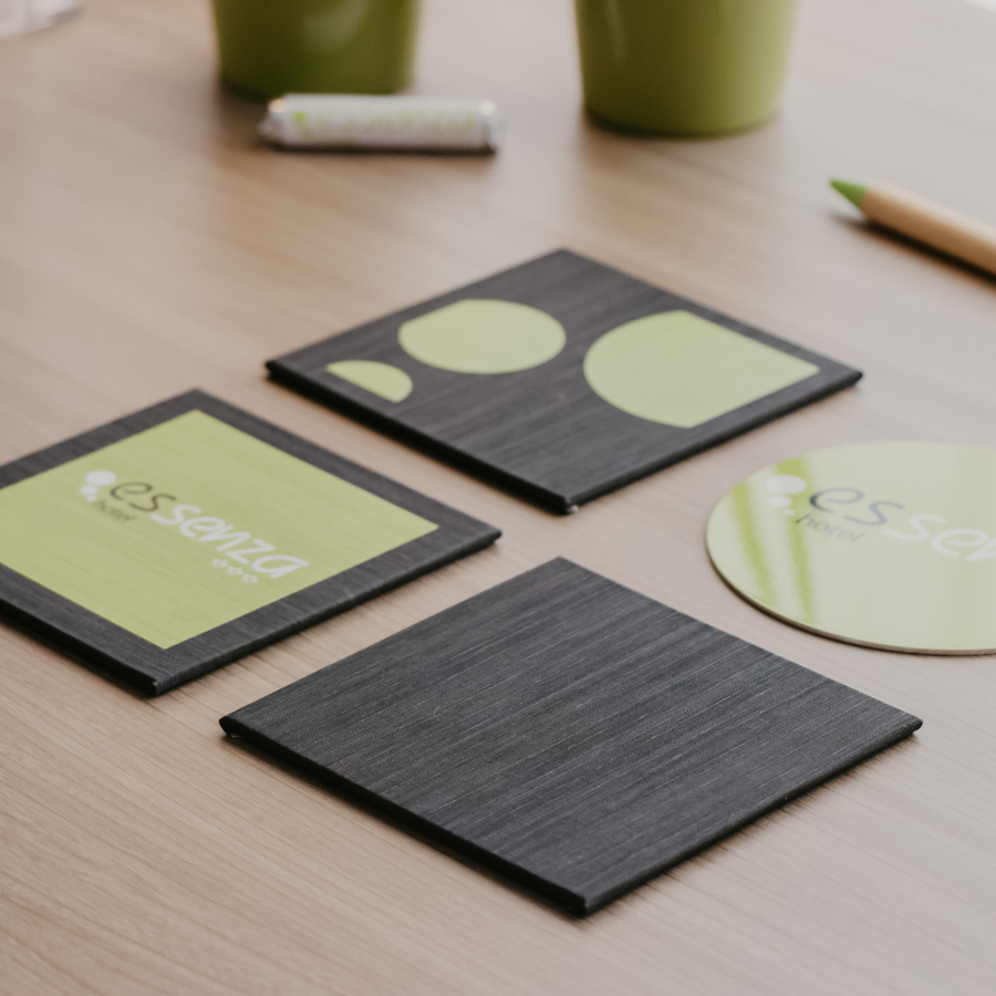Onderzetters met Logo van Essenza Hotel